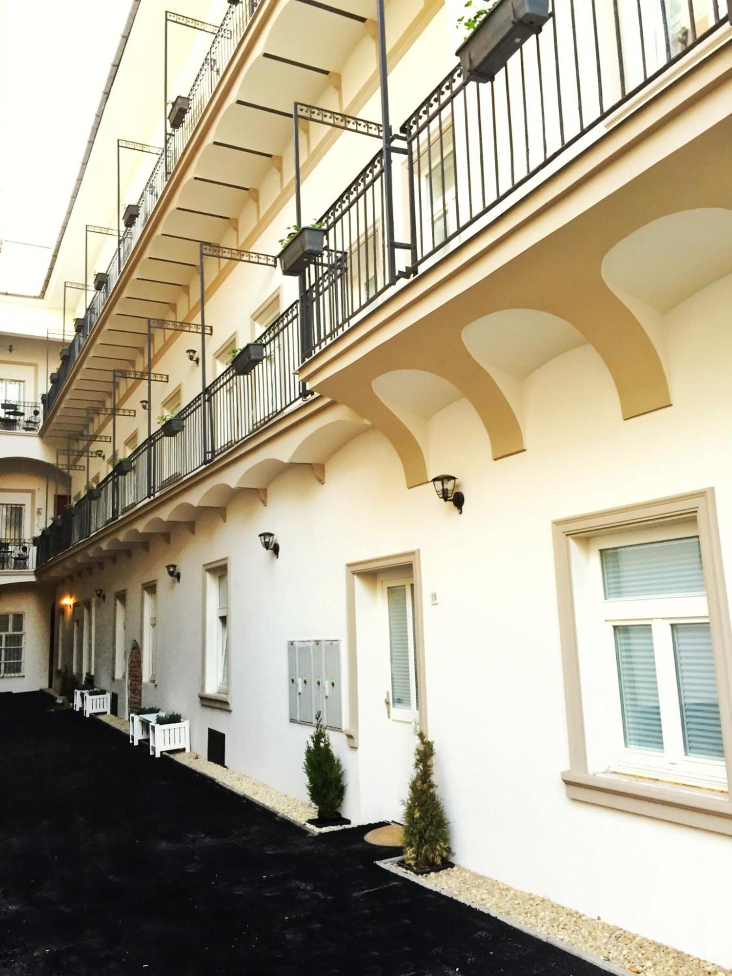 H75 Apartments Kosice Centre Экстерьер фото