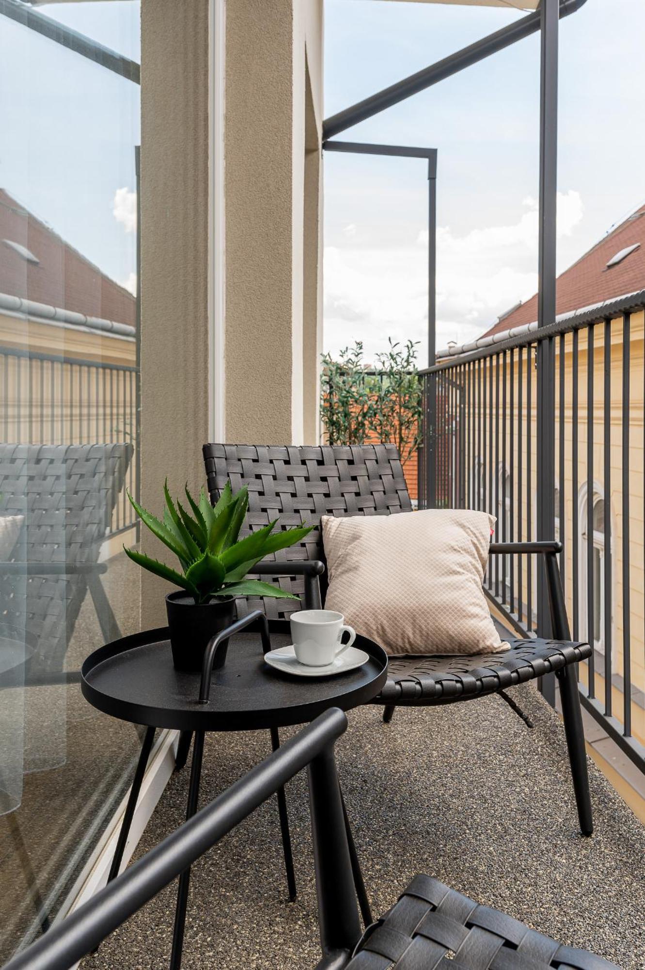 H75 Apartments Kosice Centre Экстерьер фото